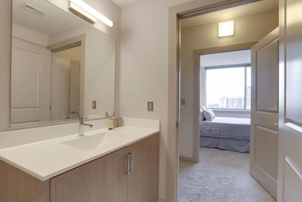Wonderful 2Br Apartment At Crystal City Arlington Esterno foto