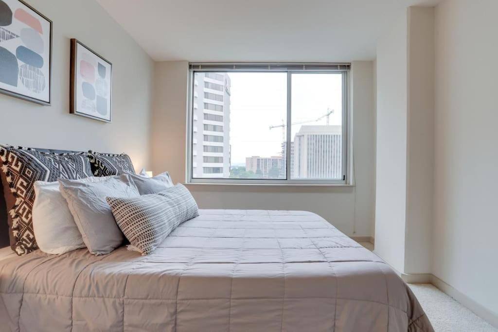 Wonderful 2Br Apartment At Crystal City Arlington Esterno foto